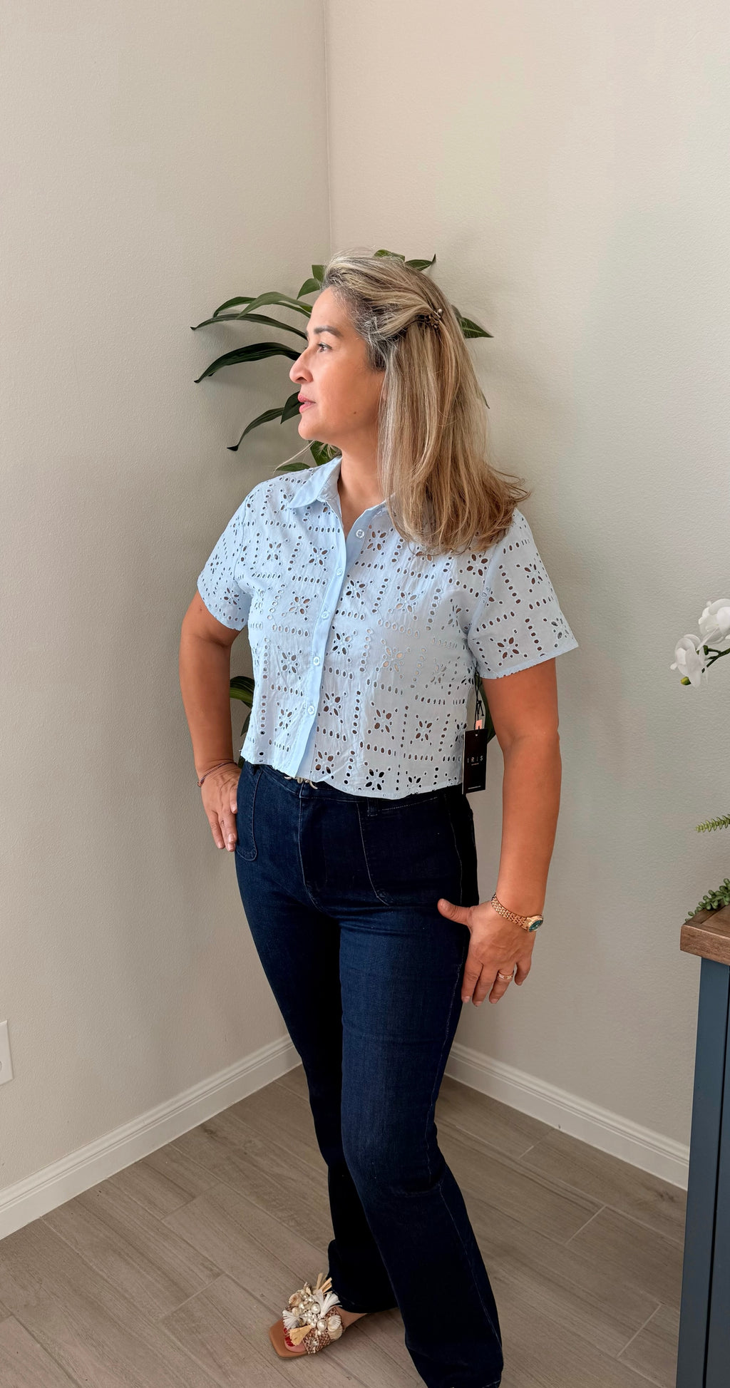 Threaded Light button up