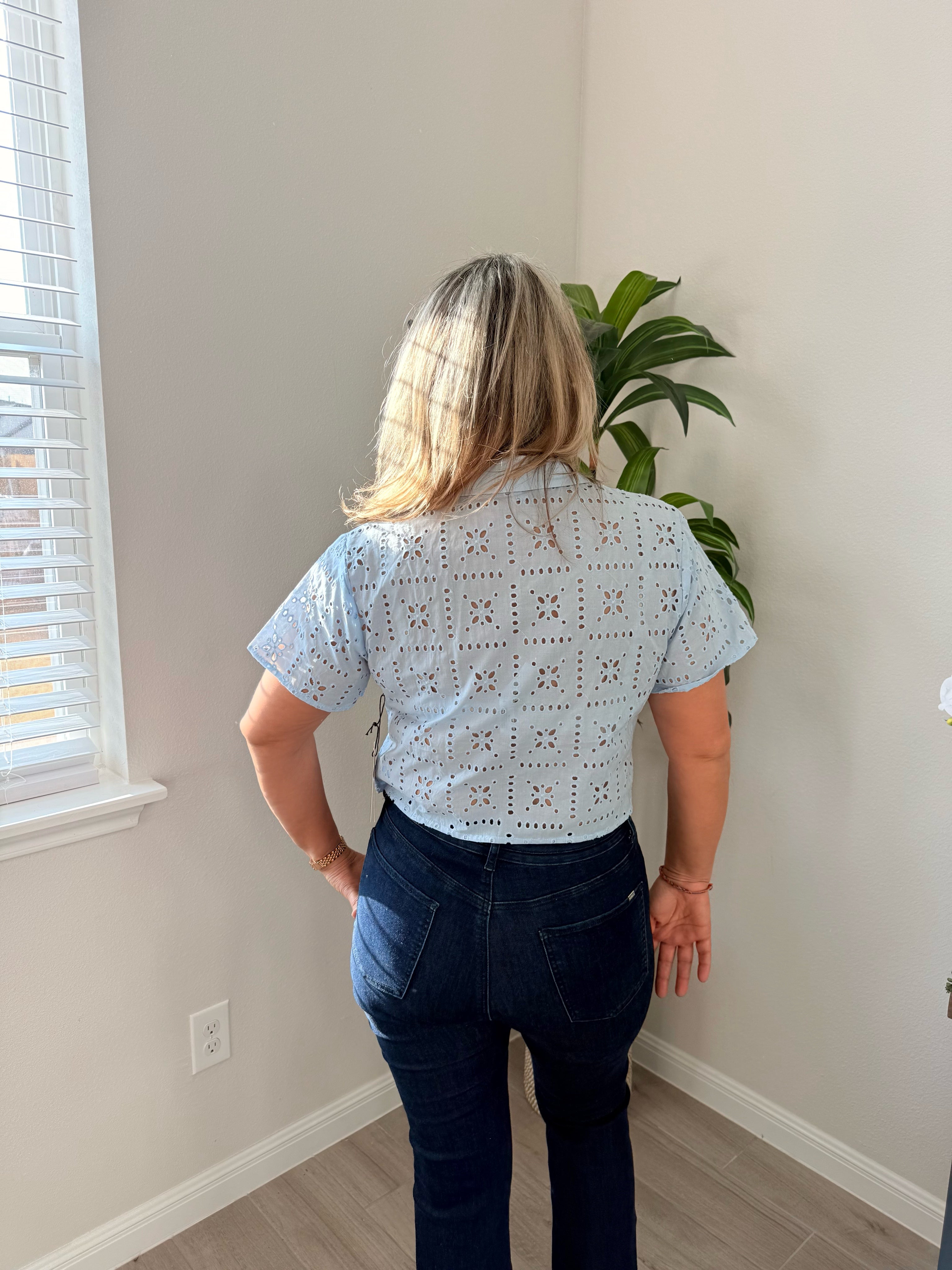 Threaded Light button up