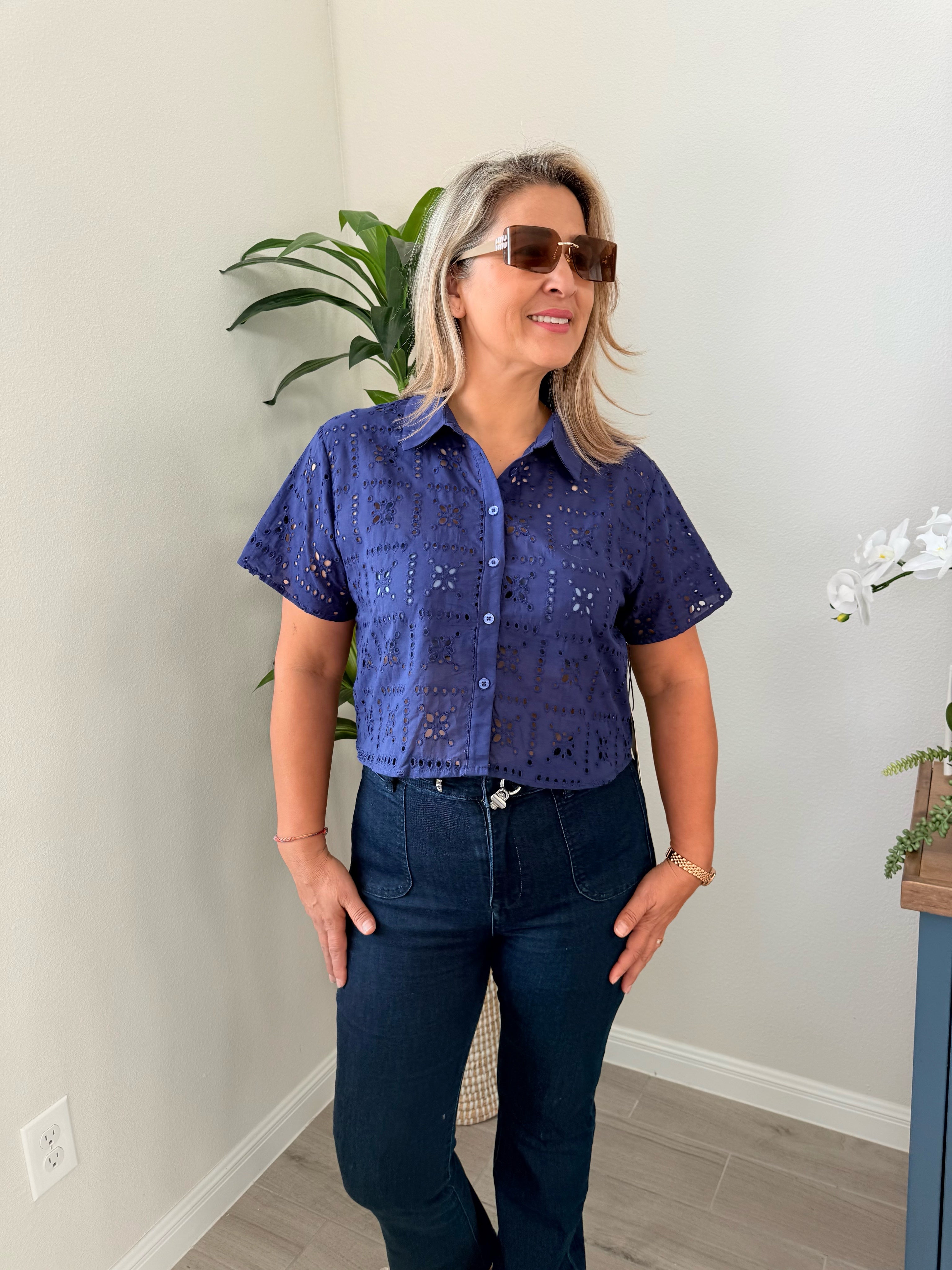 Threaded Light button up